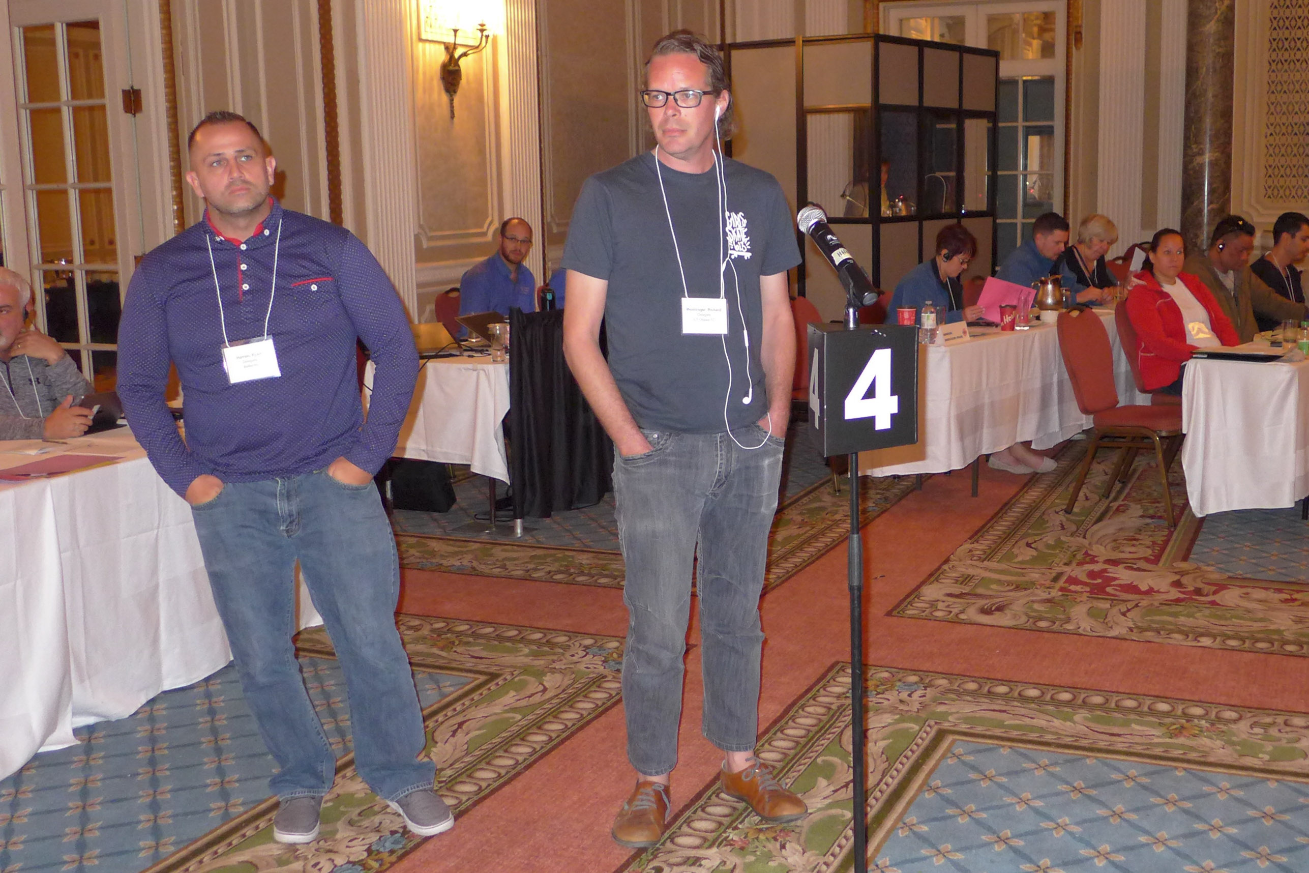 Les présidents attendent leur tour pour parler au micro