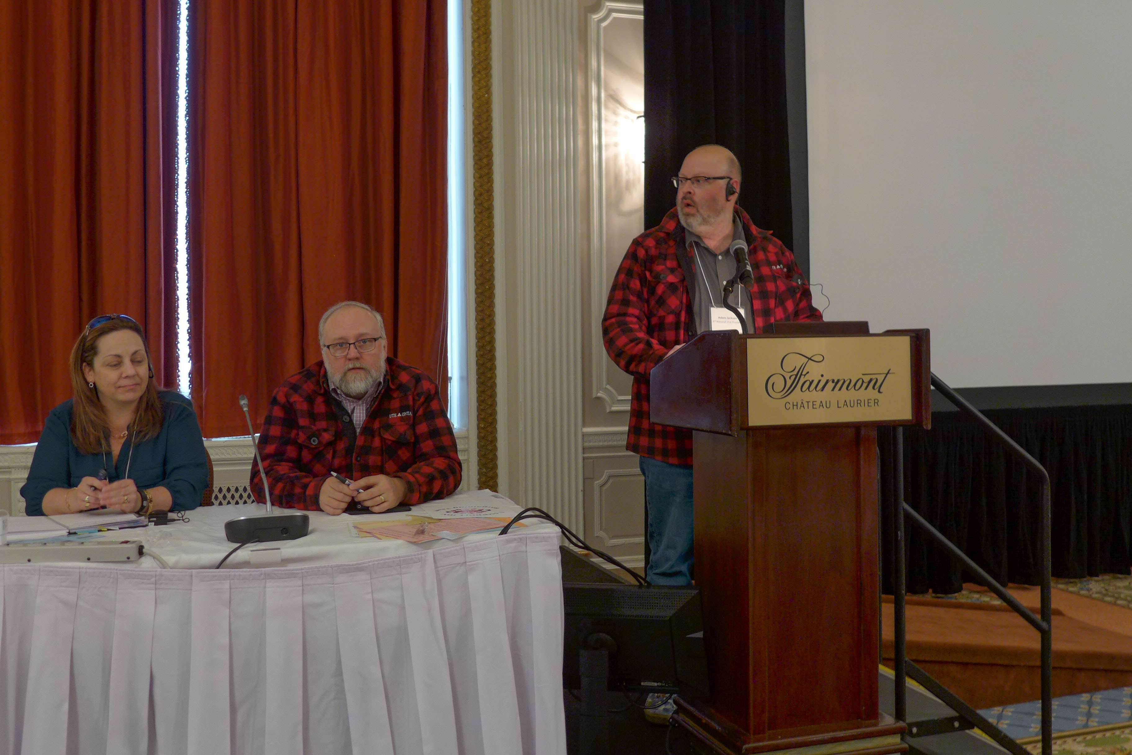 Quelques membres de l'équipe de négociation: Michelle Neill, Jamie vanSydenborgh, Adam Jackson