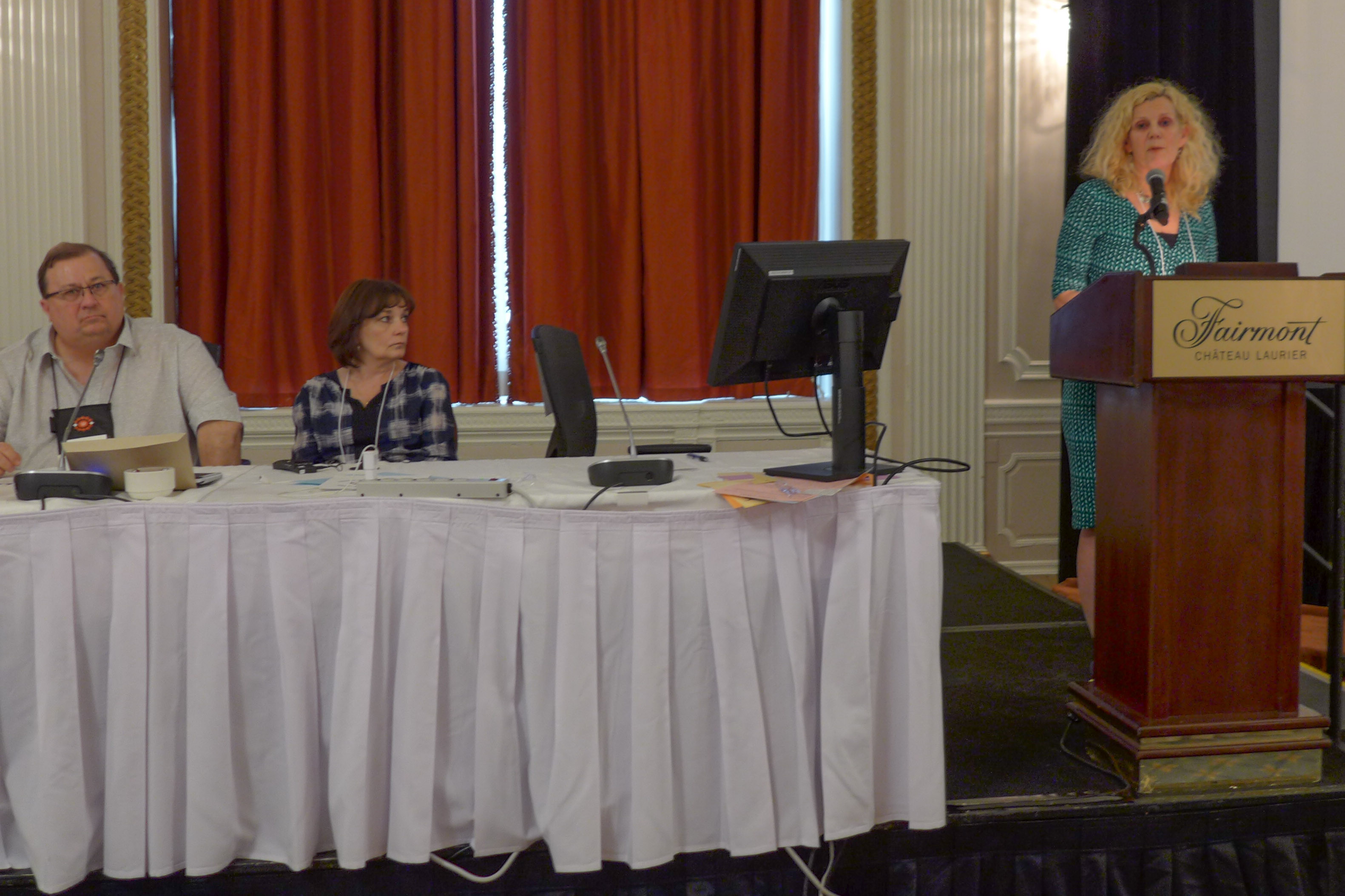 Quelques membres du Comité des chances égales : Greg Krokosh, Andrea Holmes, Linda Koenders