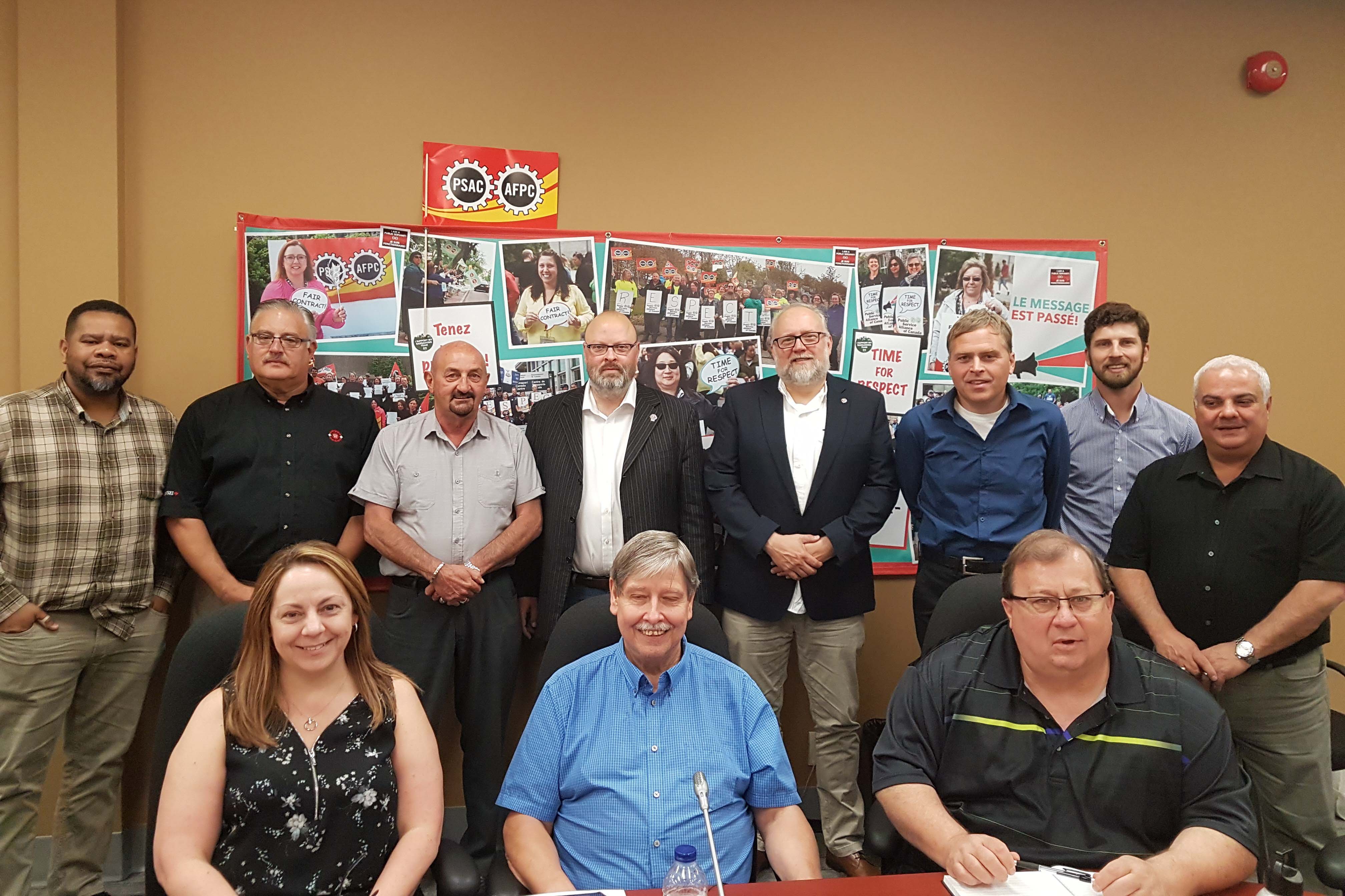 Arrière: Eddy Aristil, Brian Oldford, Shane O'Brien, Adam Jackson, Jamie vanSydenborgh, Morgan Gay, Pierre Samuel, Cosimo Crupi  Avant: Michele Neill, Gary Esslinger, Greg Krokosh