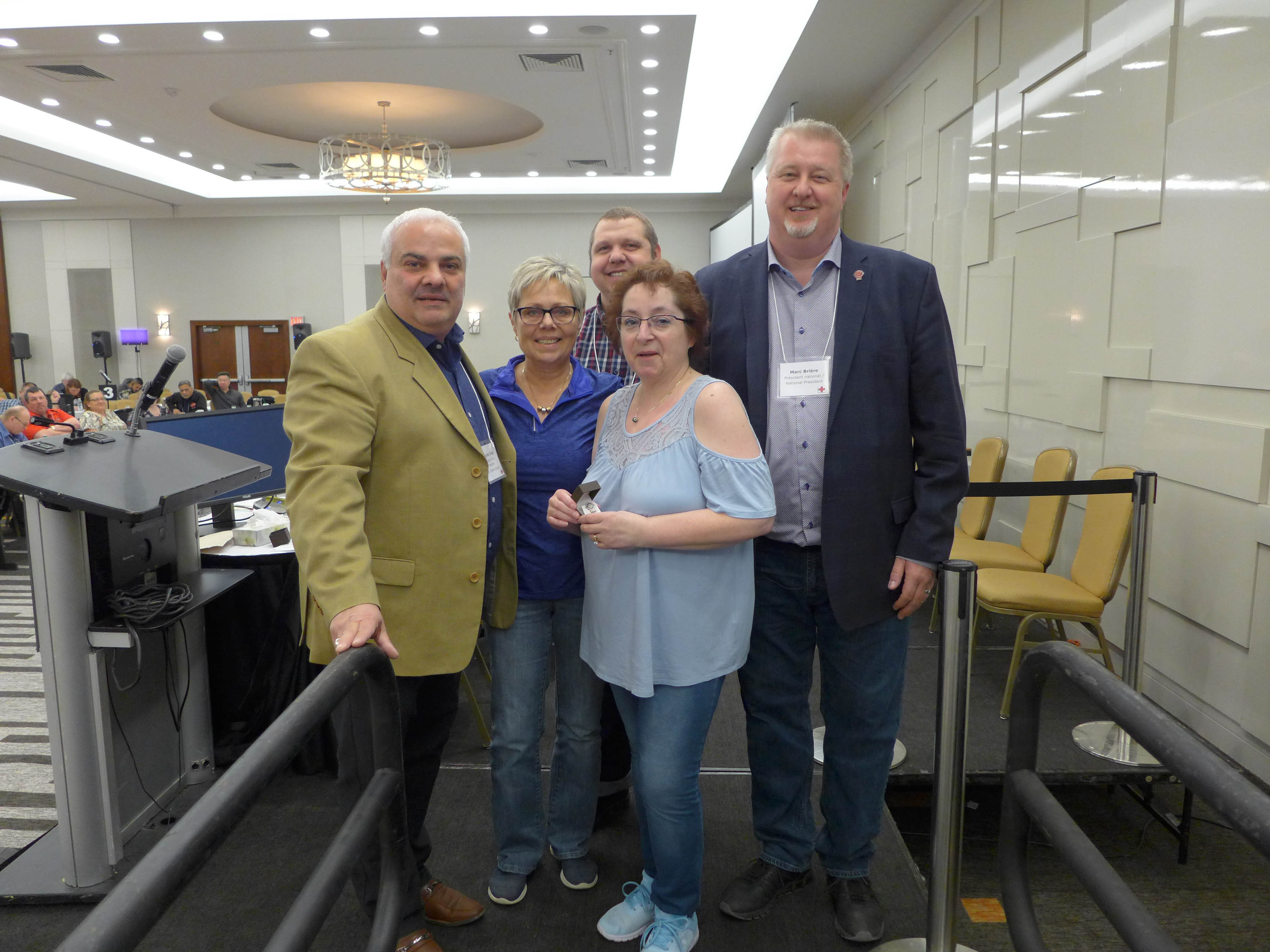 Lynne Scott Cadieux receives her 25 year pin