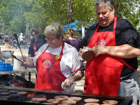 Robyn Benson PSAC National President / Présidente nationale de l'AFPC and/et Robert Campbell, UTE National President / Président national du SEI 