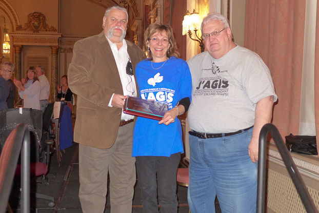 Louise Vallière was awarded the Godfroy Côté Award. The Honours and Awards Committee made the presentation. Robert Campbell, Louise Vallière, Denis Lalancette 