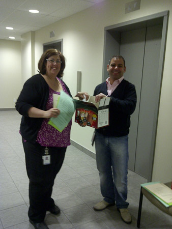 PSAC/UTE members are united for a fair contract in Moncton UTE local 60008 showed their support for the bargaining team by distributing material showing negotiations with CRA are as cold as ice and the local also distributed ice cream to its members. It was a fun activity with a strong message that UTE members are united for a fair contract and hope that the next sessions are a bit warmer. 