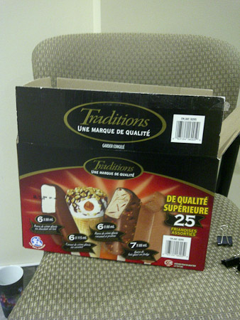 PSAC/UTE members are united for a fair contract in Moncton UTE local 60008 showed their support for the bargaining team by distributing material showing negotiations with CRA are as cold as ice and the local also distributed ice cream to its members. It was a fun activity with a strong message that UTE members are united for a fair contract and hope that the next sessions are a bit warmer. 