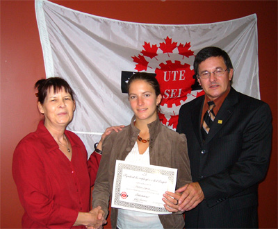 Stéphanie Lapointe receiving the award