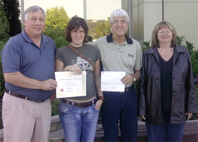 Véronique Bélanger receives her scholarship
