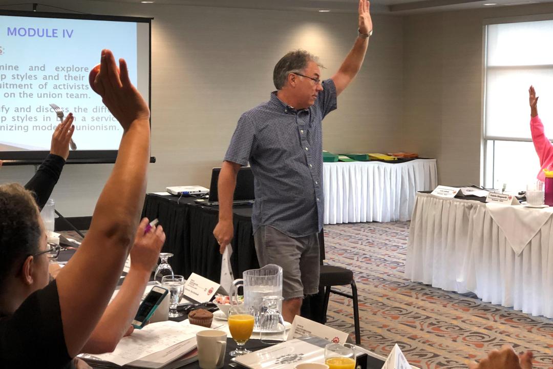 Kent MacDonald, Agent des relations de travail