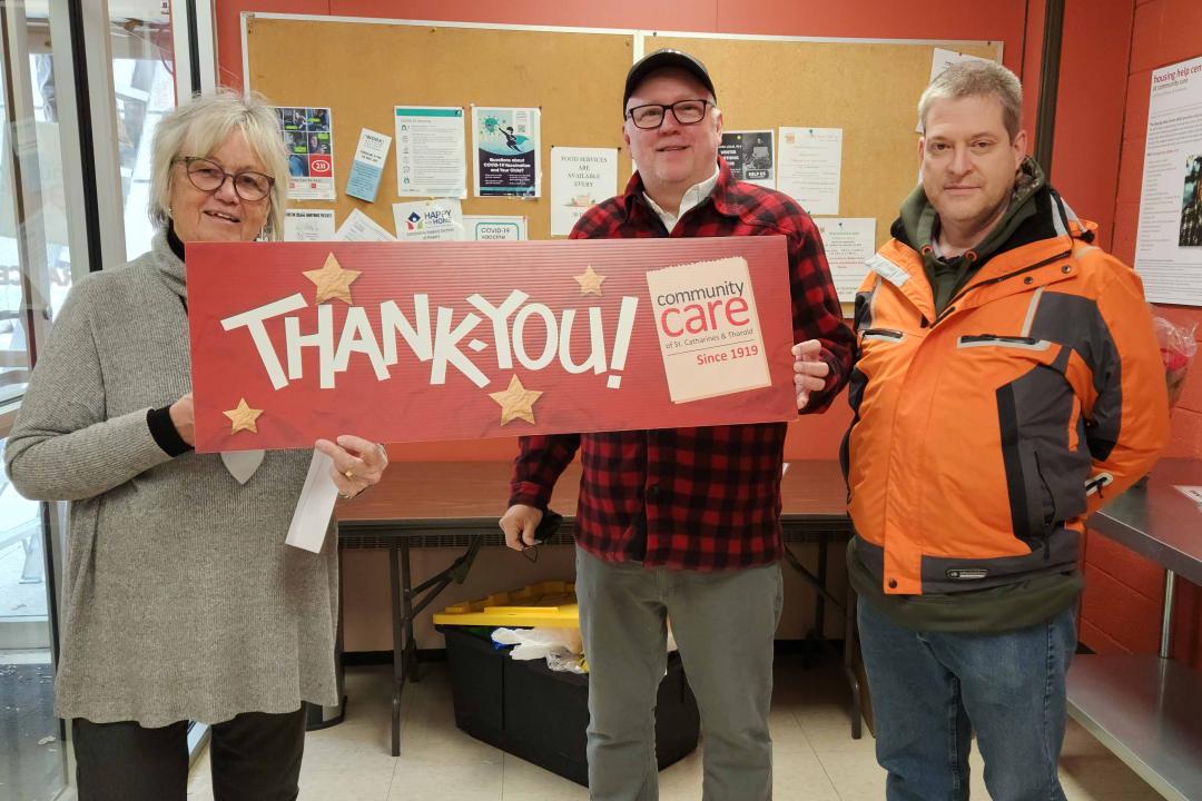 Jamie vanSydenborgh, VPR pour le sud-ouest de l'Ontario et James Walker, président de la section locale 00016