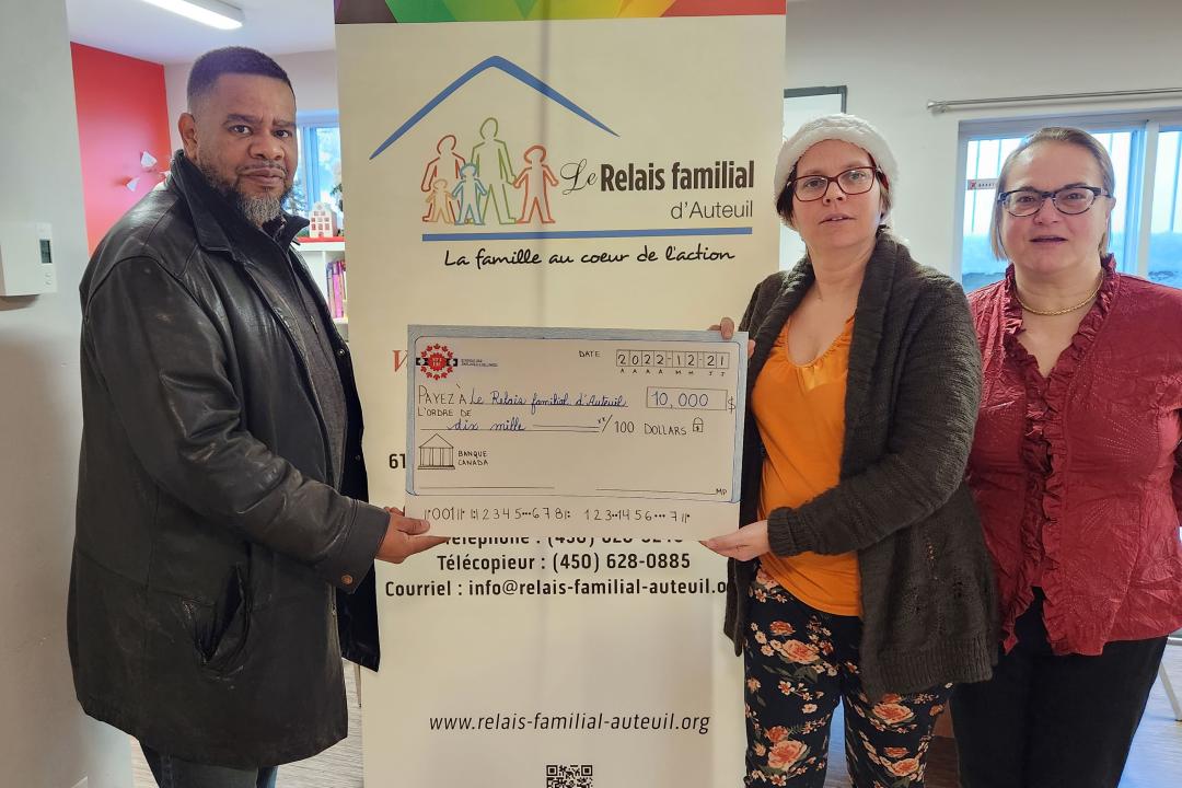 Eddy Aristil, RVP Montreal Region presents the cheque