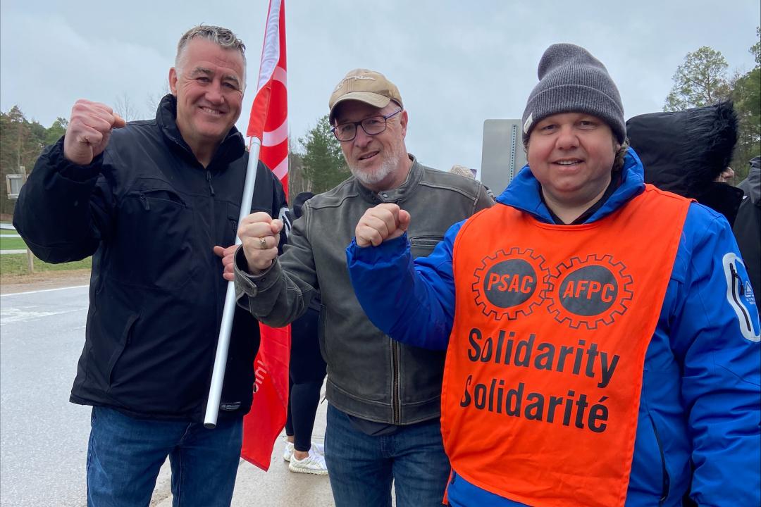 Ken Bye, président de la section locale, avec le soutien du SEFPO et de l'OPSSU