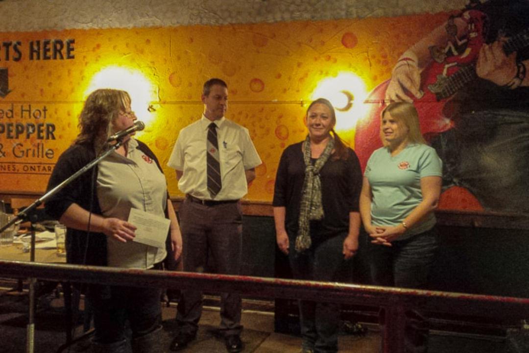 Madonna Gardiner, James Walker, Tammi Tyler et Paula Schulz 